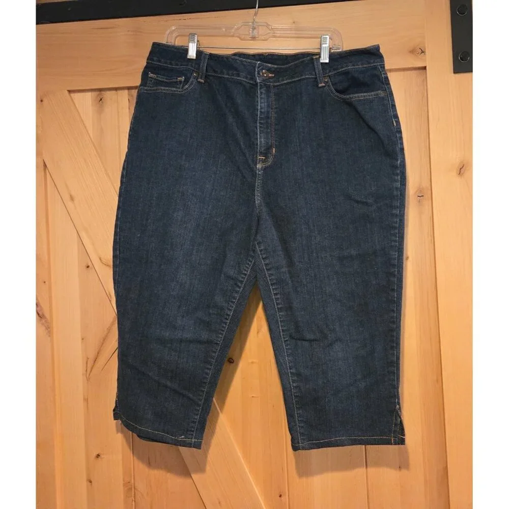 LL Bean Classic Fit Women's Plus Size 20 Blue Denim Crop Capri Jean 40x18